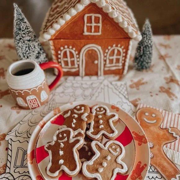 Pottery Barn Whimsical Lidded Holiday Gingerbread House Stoneware Cookie Jar BN - Picture 2 of 16